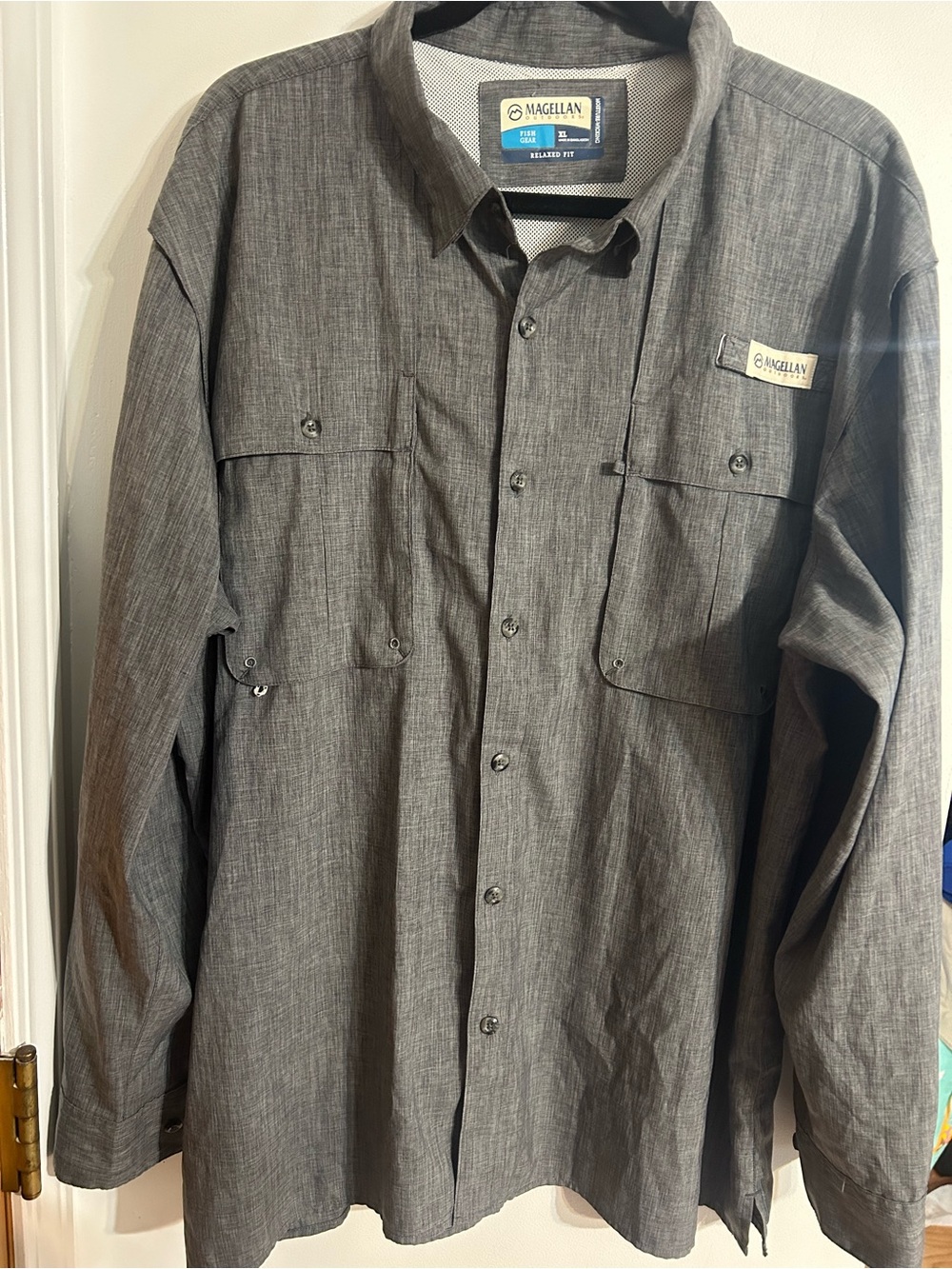 Magellan Outdoors Men's Charcoal Gray Long-Sleeve Button-Down Shirt